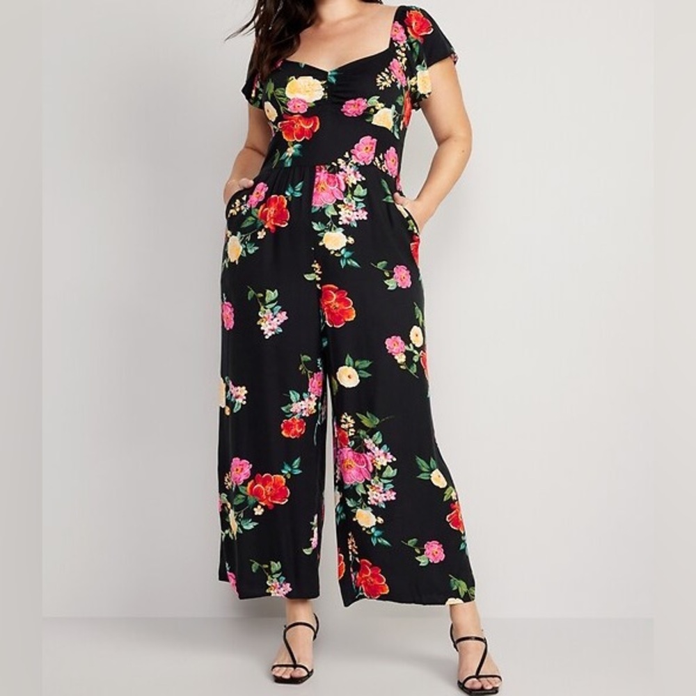 Old Navy Fit & Flare Flutter-Sleeve Floral Jumpsuit - EUC